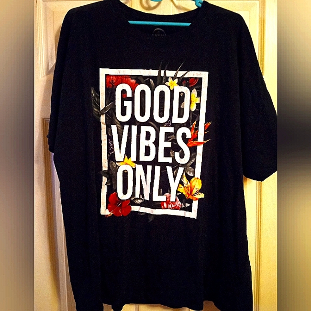 Unisex size 3x black T-shirt good vibes only and floral